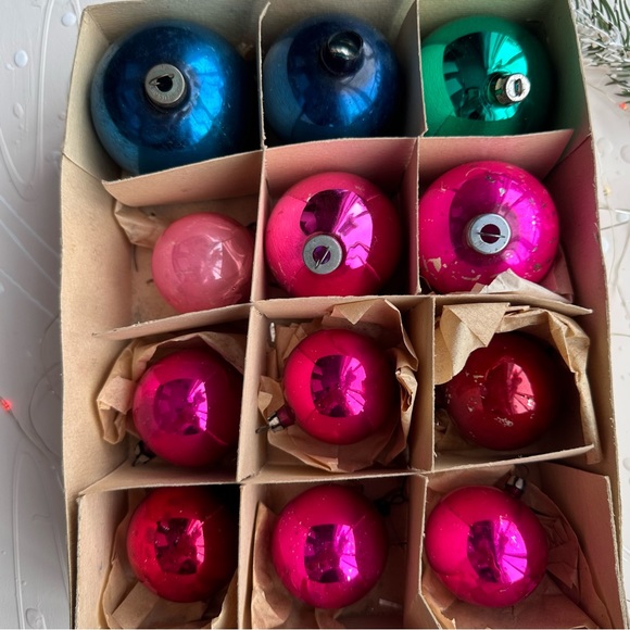 Vintage Christmas Glass Ornaments Box of 12 - Picture 13 of 16